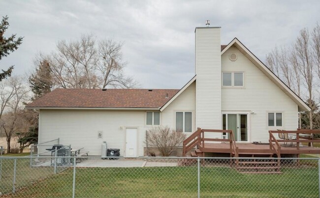 Building Photo - 6 BED 3 BATH HOME IN AMMON, IDAHO