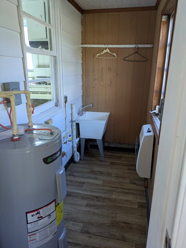 Building Photo - 7142 Martins Siding Rd