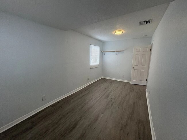 Building Photo - Charming Bungalow for rent in Lakeland