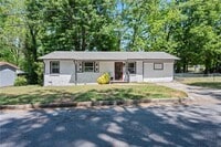 Building Photo - 100 Pine Cir
