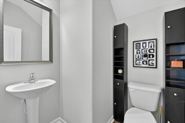 Building Photo - 113 Brookline Dr