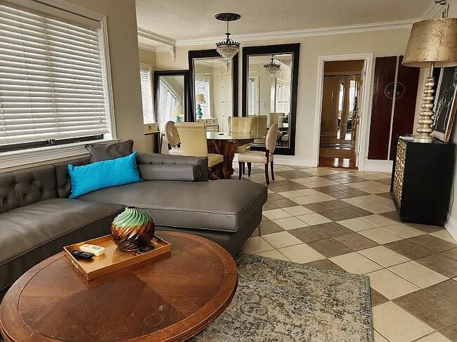 Building Photo - 355 S Broadway