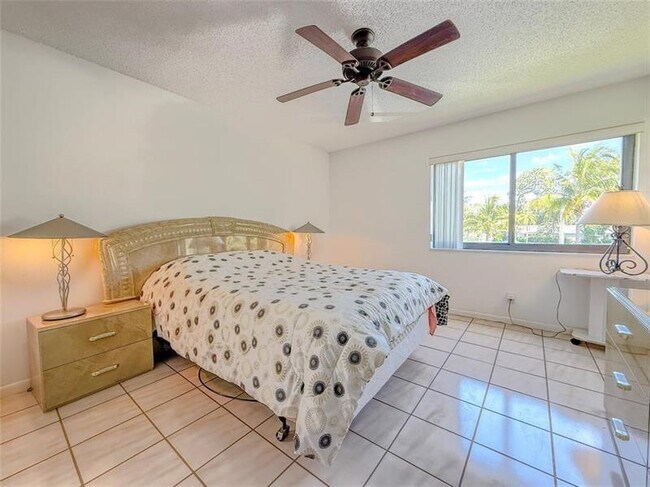 Building Photo - 301 Knotty Pine Cir