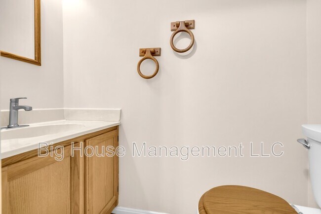 Building Photo - 44 Robin Ridge Ct