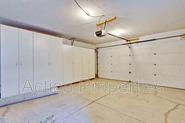 Building Photo - 2685 Yorkton Dr
