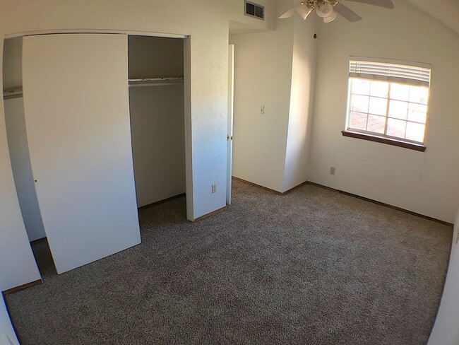 Building Photo - Northeast El Paso 3bed/2.5bath with Loft!