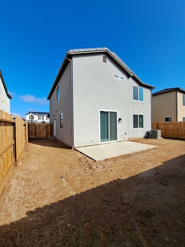 Building Photo - MOVE IN READY: Brand-New 2-Story Home with...
