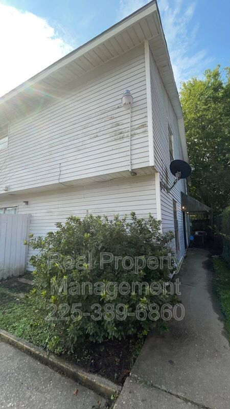 Building Photo - 10952 Cherry Hill Ave