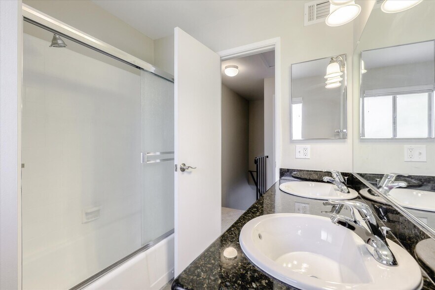 Building Photo - 66 Miramonte Dr