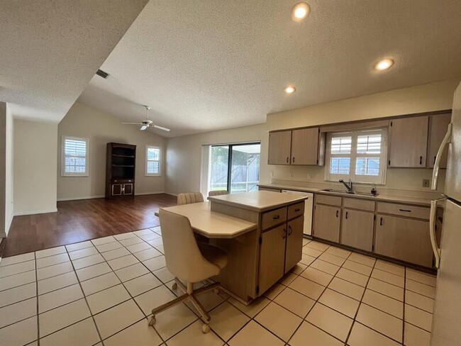 Building Photo - 10448 Water Hyacinth Dr
