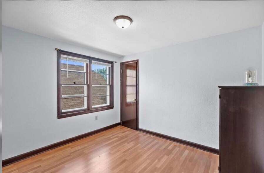 Building Photo - 2049 S 77th St
