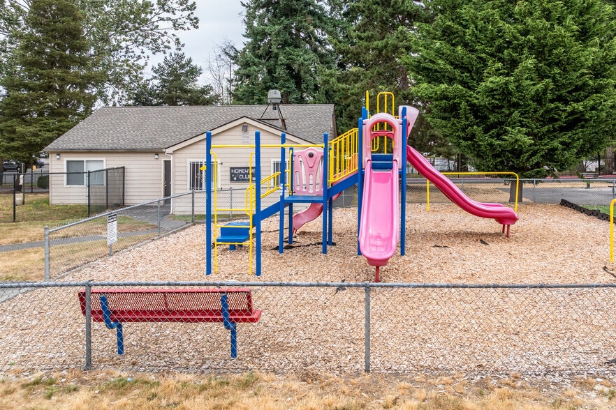 Playground - Bluffs at Evergreen