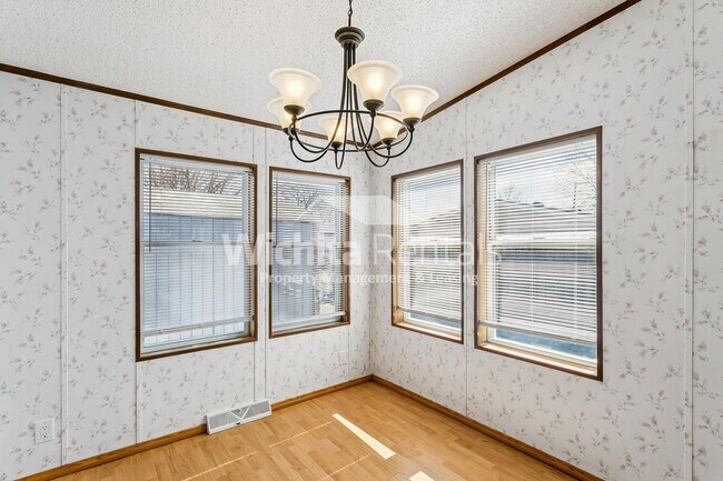 Building Photo - 3315 W Fernwood St