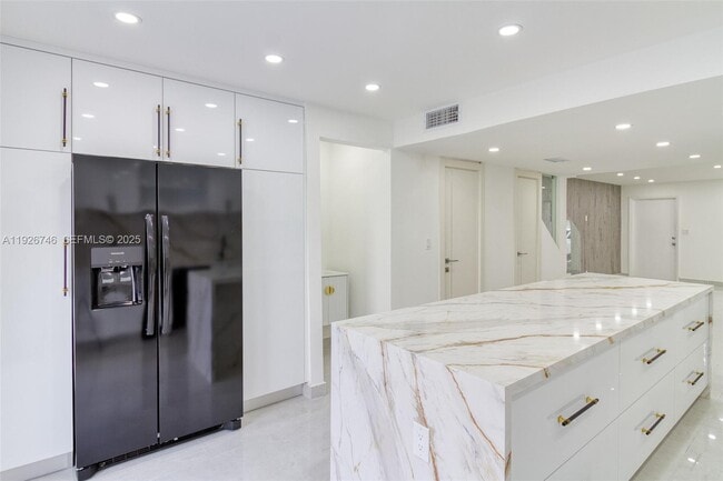 Building Photo - 5235 SW 40th Ave