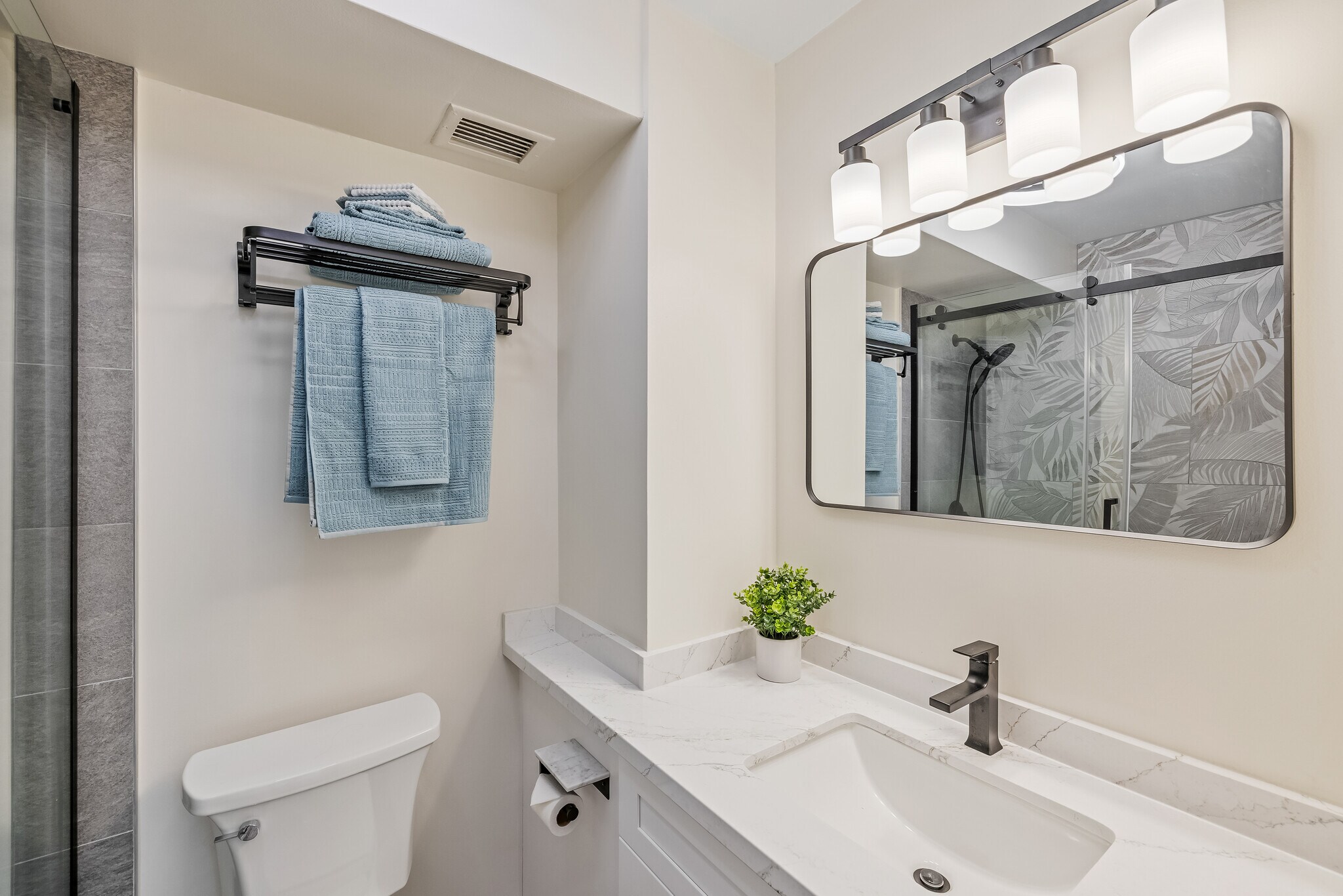 Building Photo - 2345 Ala Wai Blvd