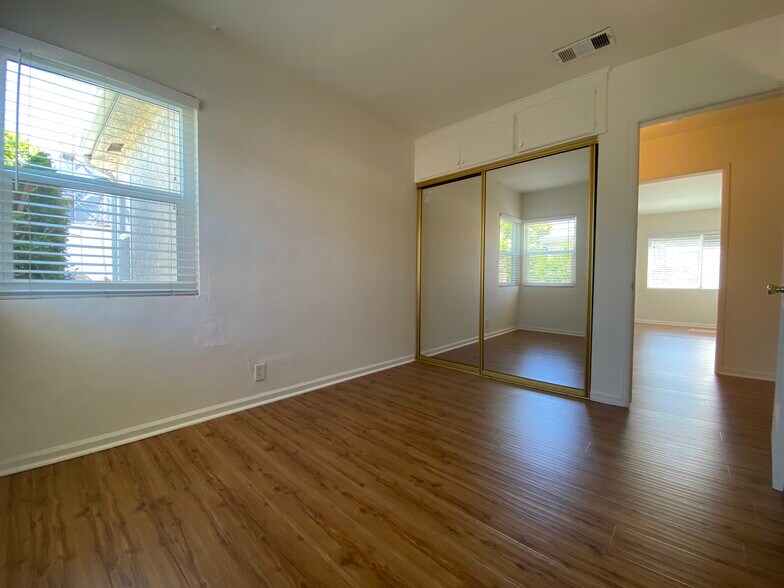 Building Photo - 1621 Del Amo Blvd
