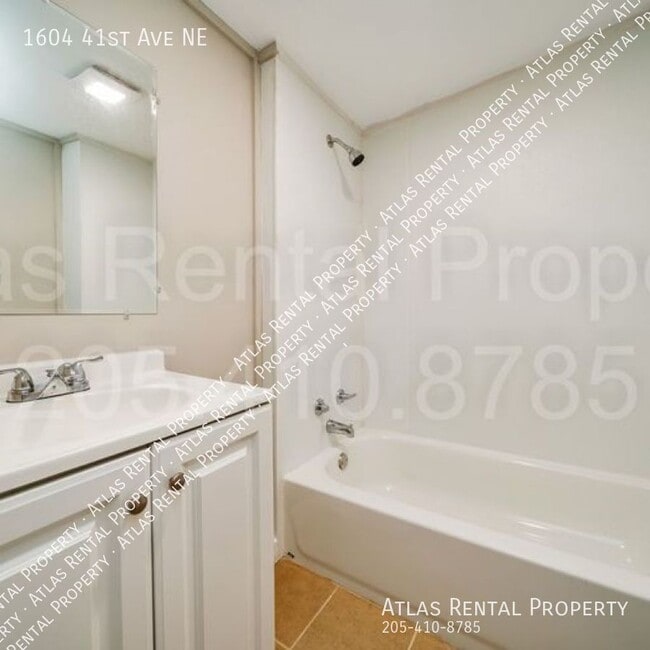 Building Photo - 1604 41st Ave NE