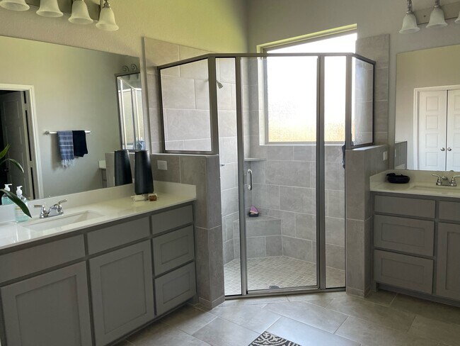 Building Photo - 2321 Birdwell Cove