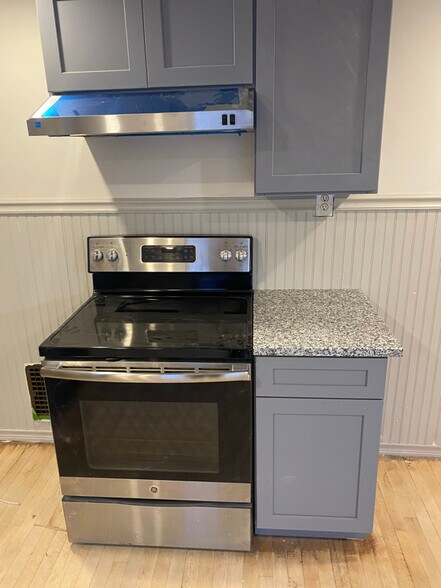 Building Photo - 404 Church St