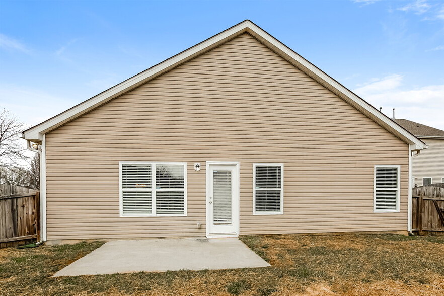 Building Photo - 506 Lindsborg Trail