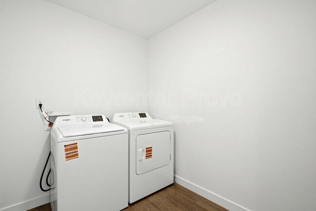 Building Photo - 371 E Levengrove Dr