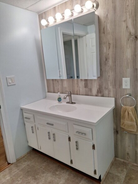 Building Photo - 88 Bismark St