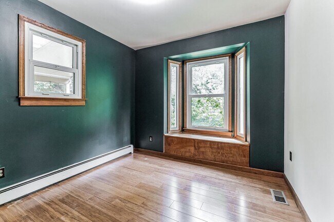 Building Photo - 4-bedroom, 2.5-bath home located in Upper Marlboro