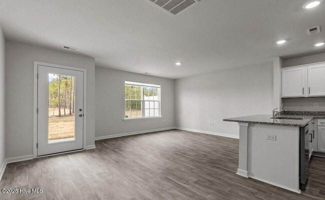 Building Photo - 2305 Gracie Ln