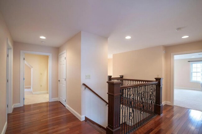 Building Photo - 4 Bedroom House For Rent