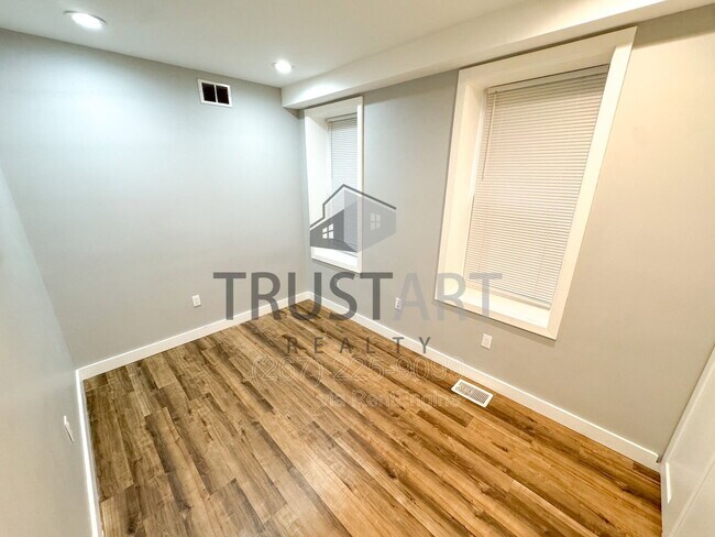 Building Photo - 1712 N Marshall St