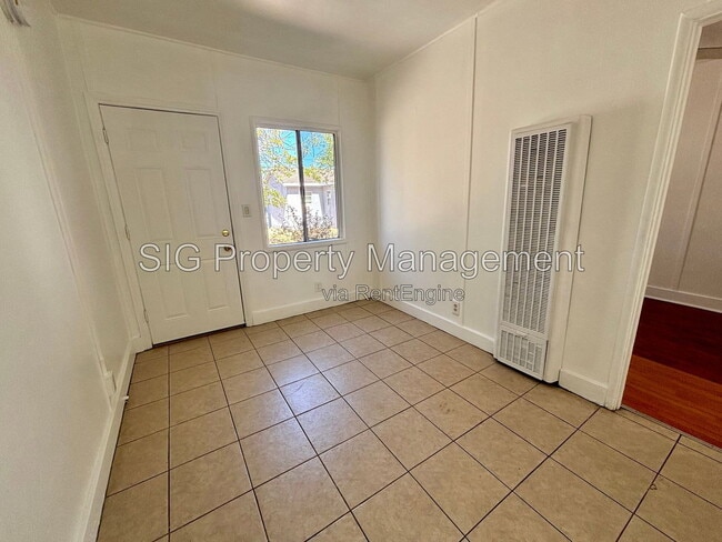 Building Photo - 10156 Helendale Ave