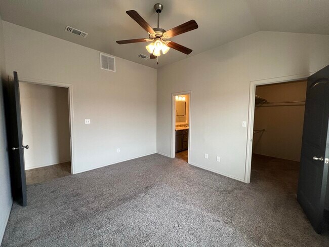 Building Photo - 716 Hillshire Ave