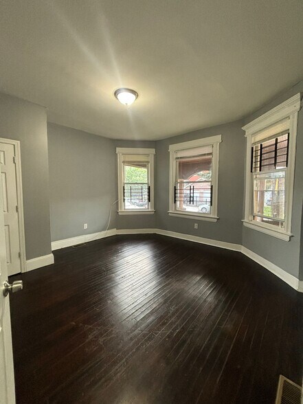 Building Photo - 182 N 17th St