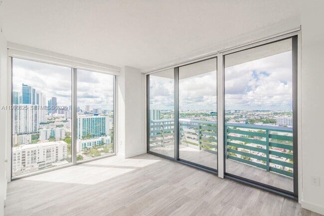 Building Photo - 460 NE 28th St