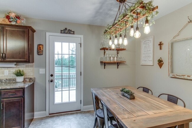 Building Photo - 115 Grassmire Dr