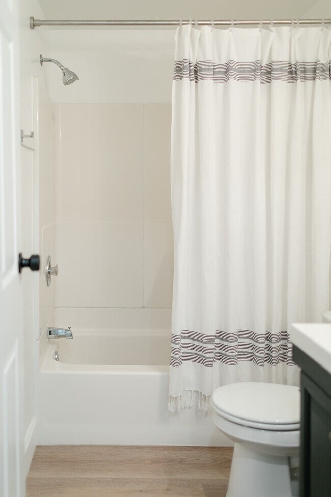 Building Photo - 1745 State St