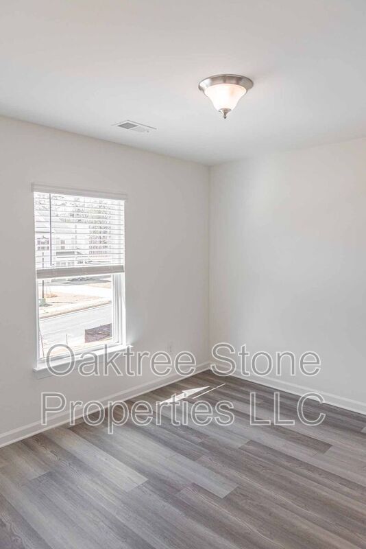 Building Photo - 3362 Skyland Dr