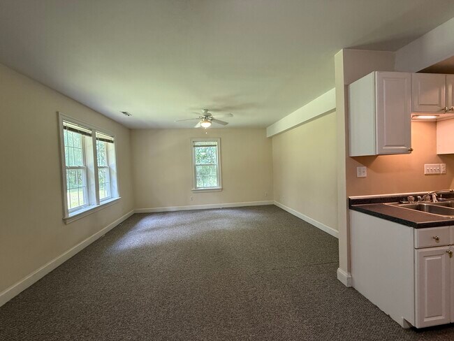 Building Photo - 2515 Huntington Rd