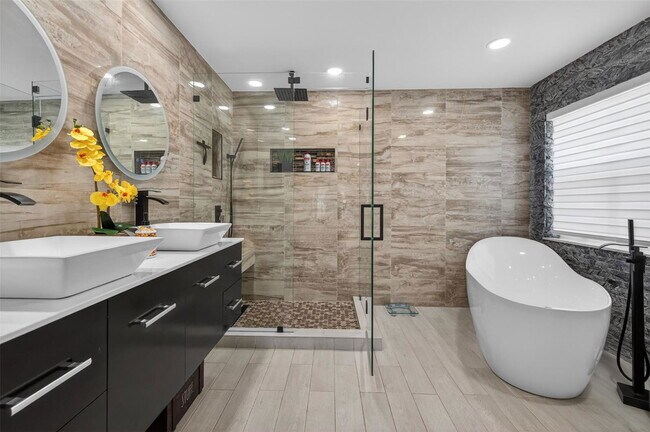 Building Photo - 1005 Cedar Falls Dr