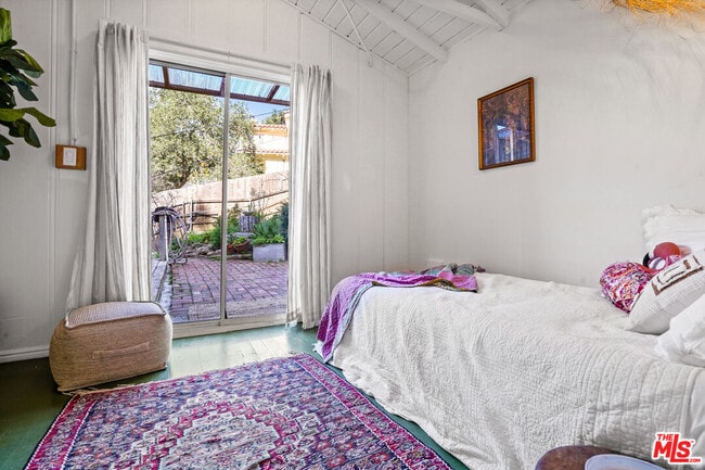 Building Photo - 764 Old Topanga Canyon Rd
