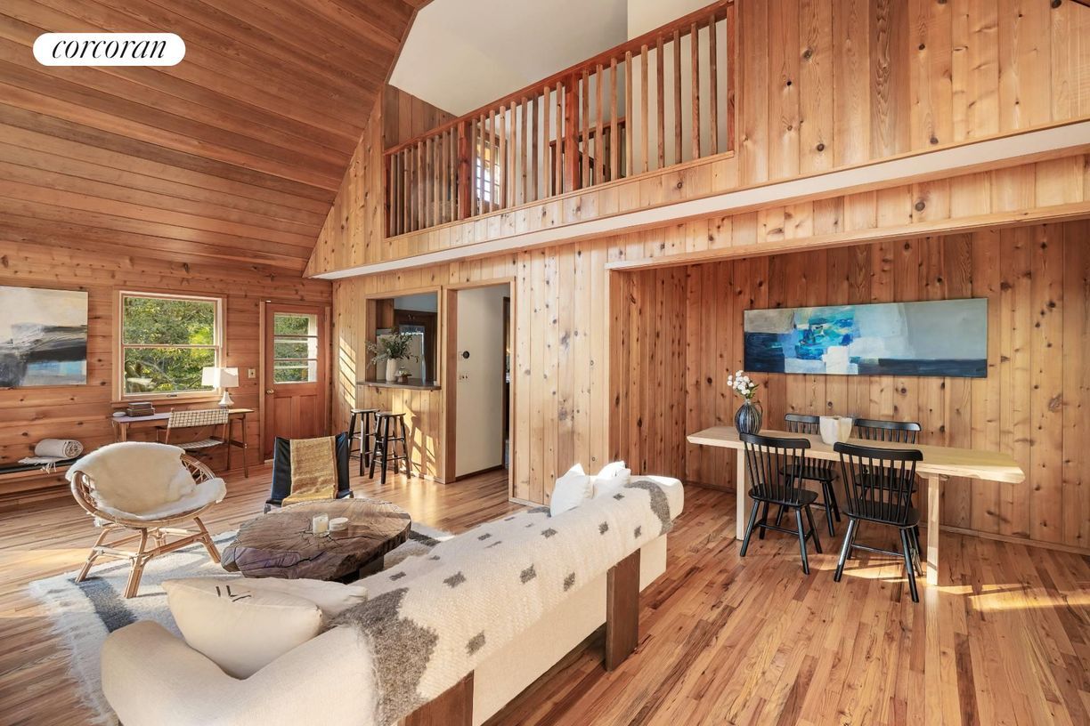 Building Photo - 83 3 Mile Harbor Dr