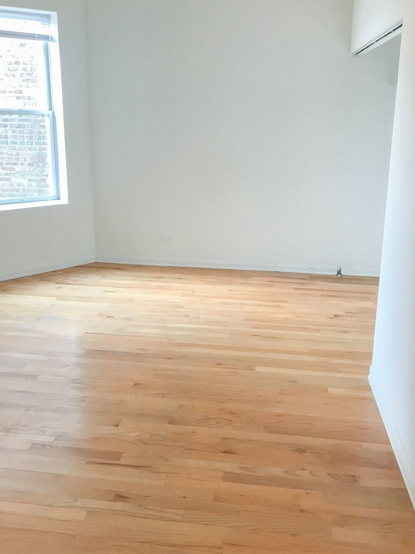 Building Photo - 1022 N Damen Ave