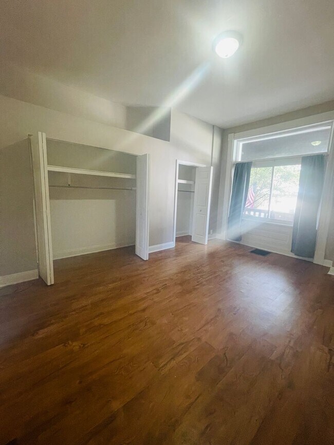 Building Photo - 1721 Middle St