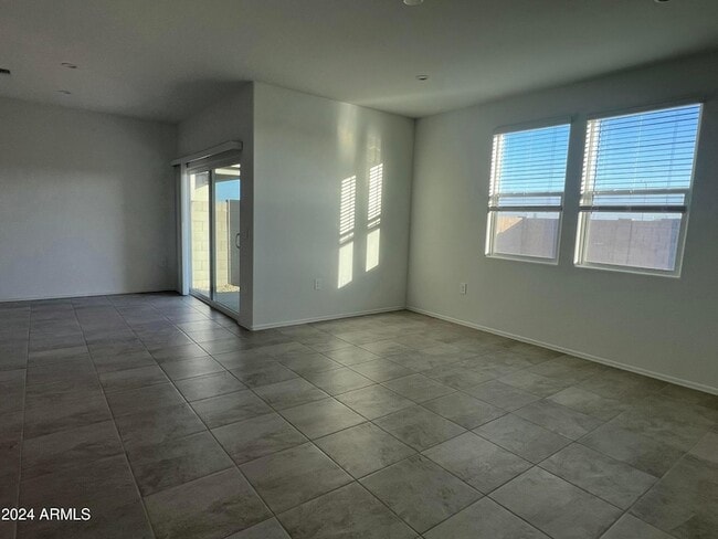 Building Photo - 1575 E Lardner Dr