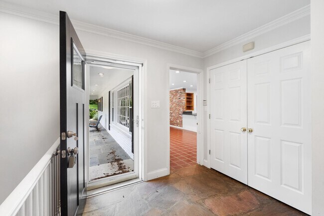 Building Photo - 7732 Canal Ct