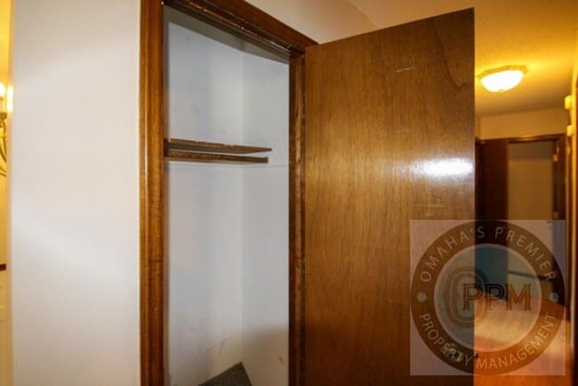 Building Photo - Discover a spacious 3Bd/2.5Ba home