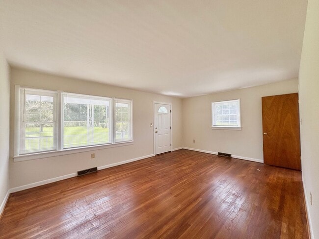 Building Photo - Southern Charm