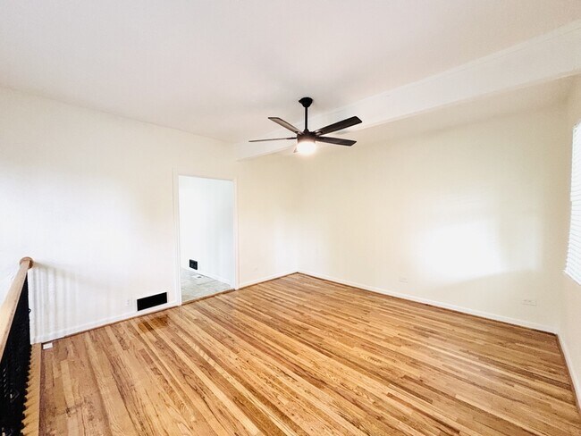 Building Photo - 867 Browning Ave
