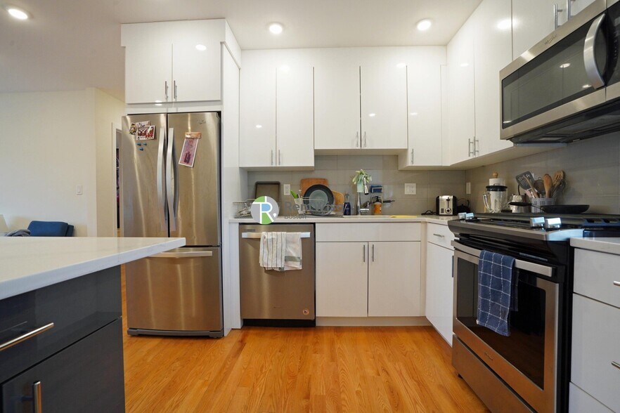 Building Photo - 15 Kelley Ct