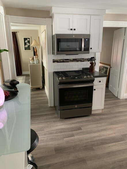 Gas stove - 47 Stone St